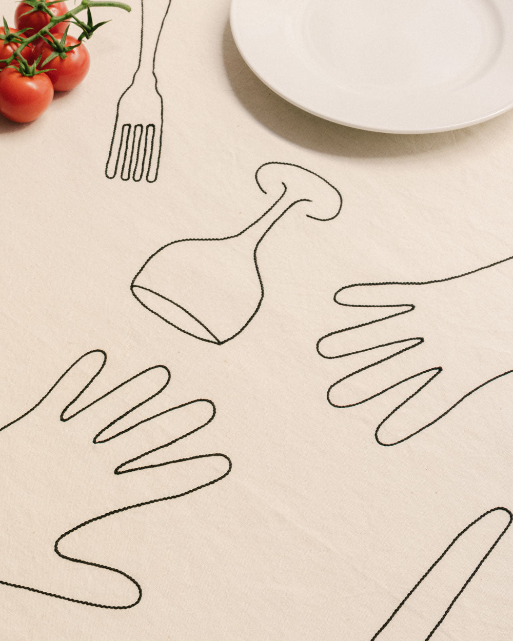 Beaucoup de Mains Table Runner