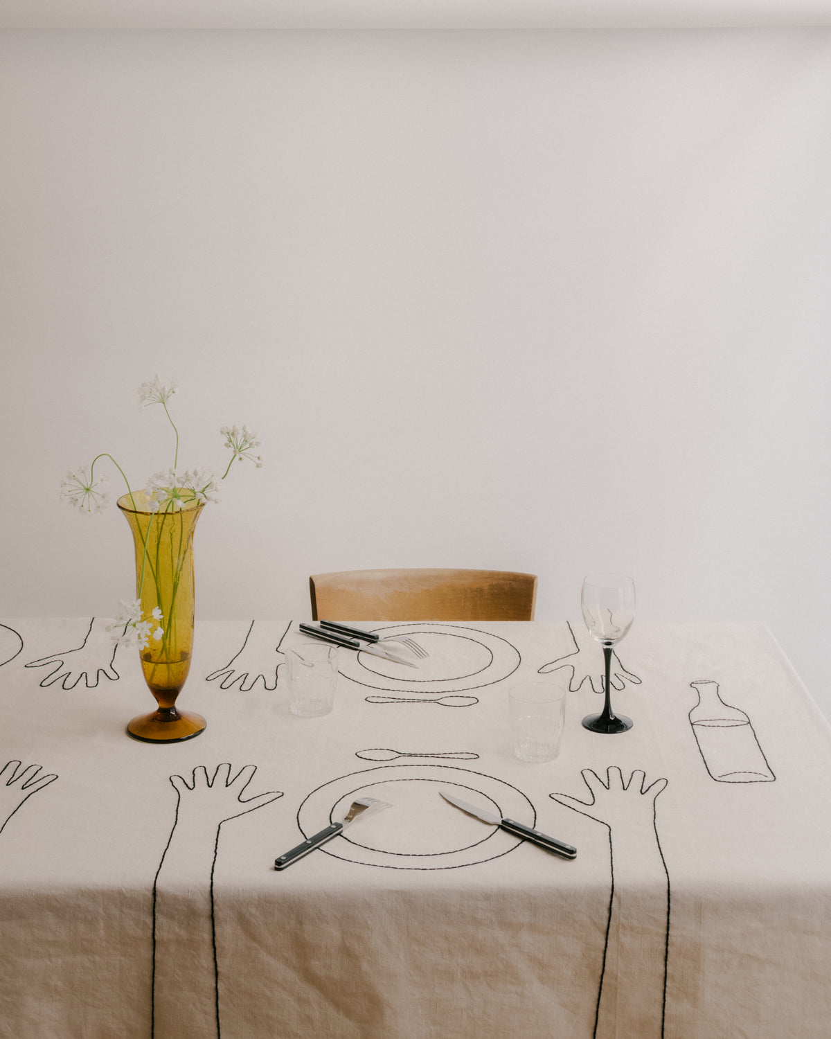 Mains Sur La Table Tablecloth