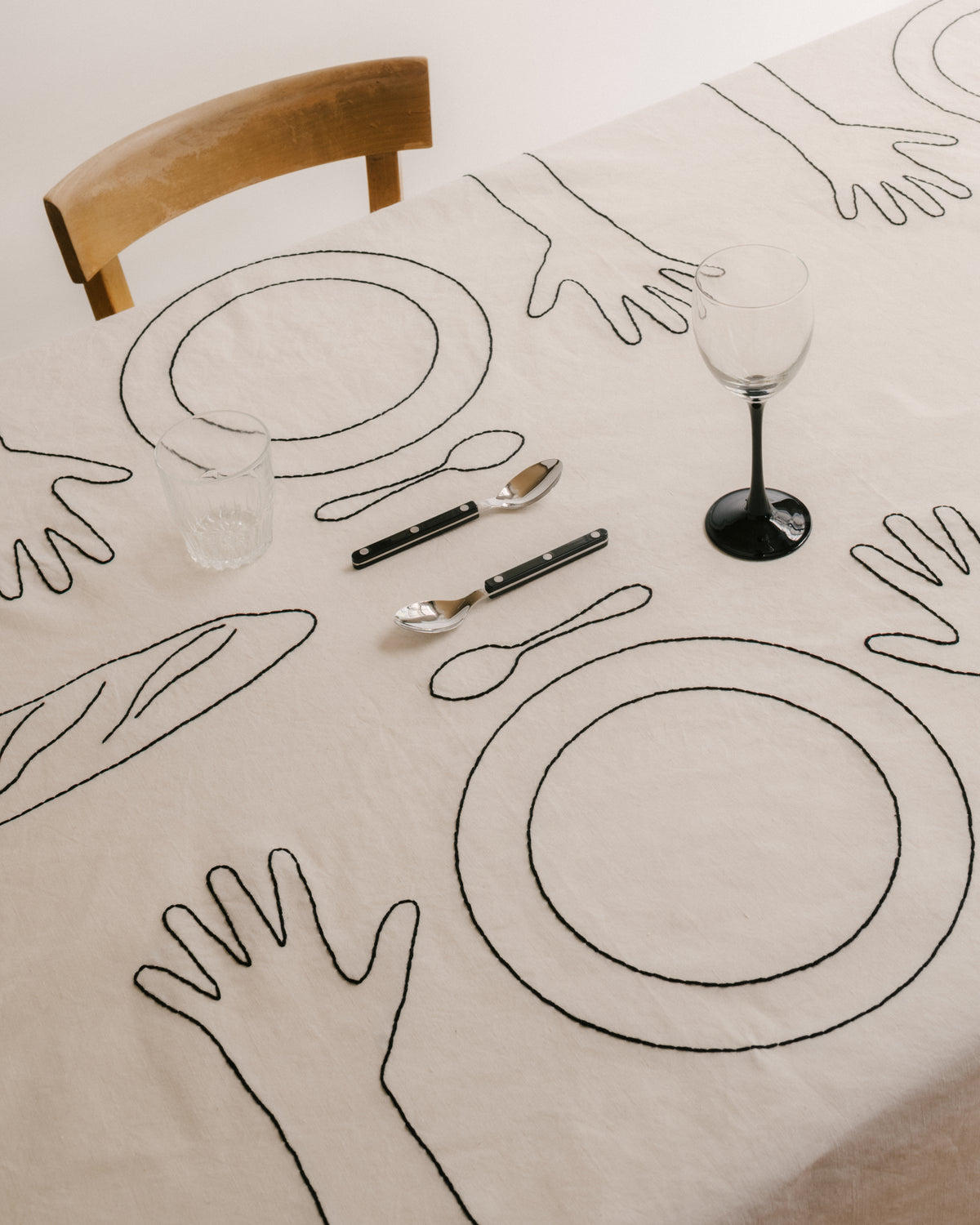 Mains Sur La Table Tablecloth